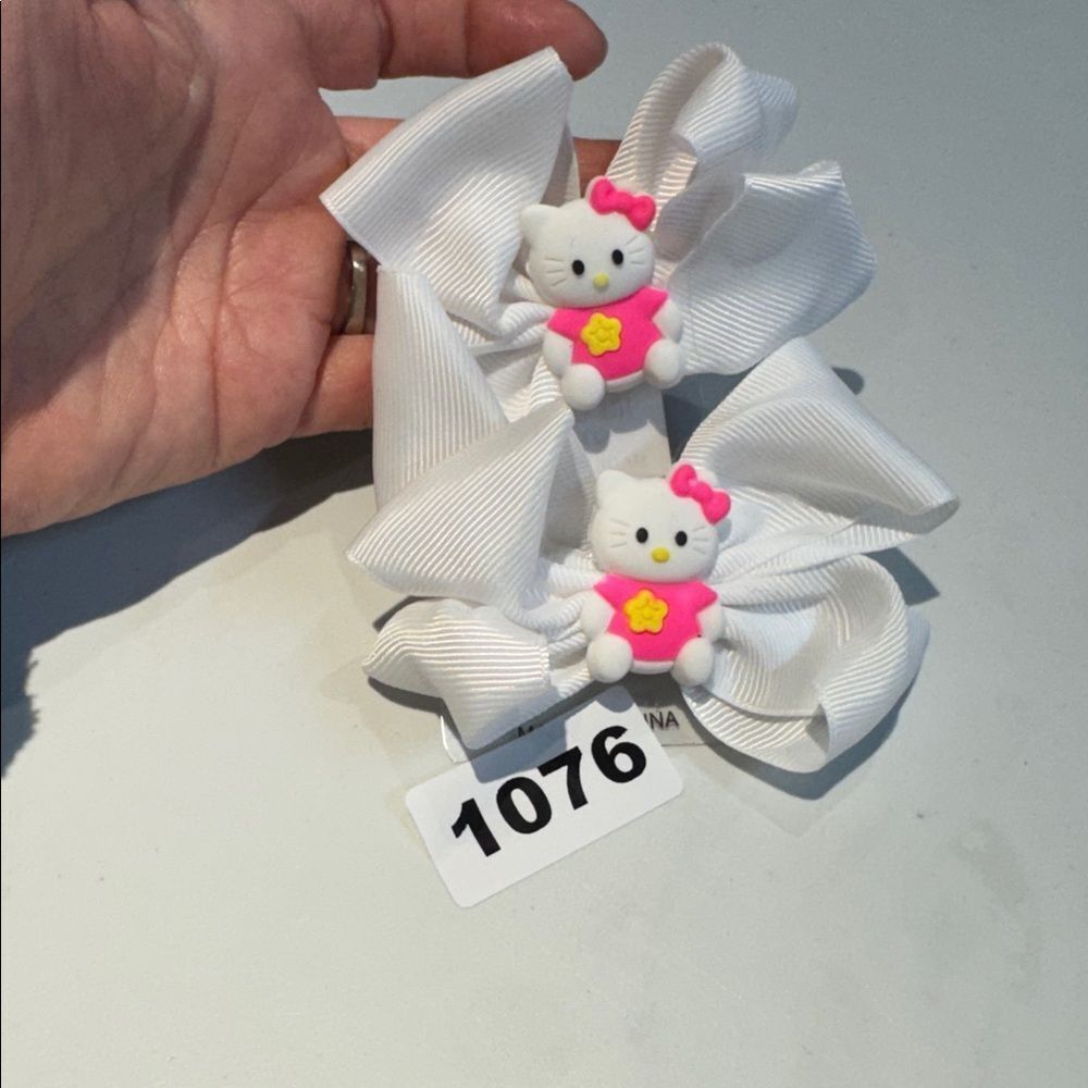 1076 White Color 2 Piece Set Hello‎ Kitty Alligator Clip Hair Bows